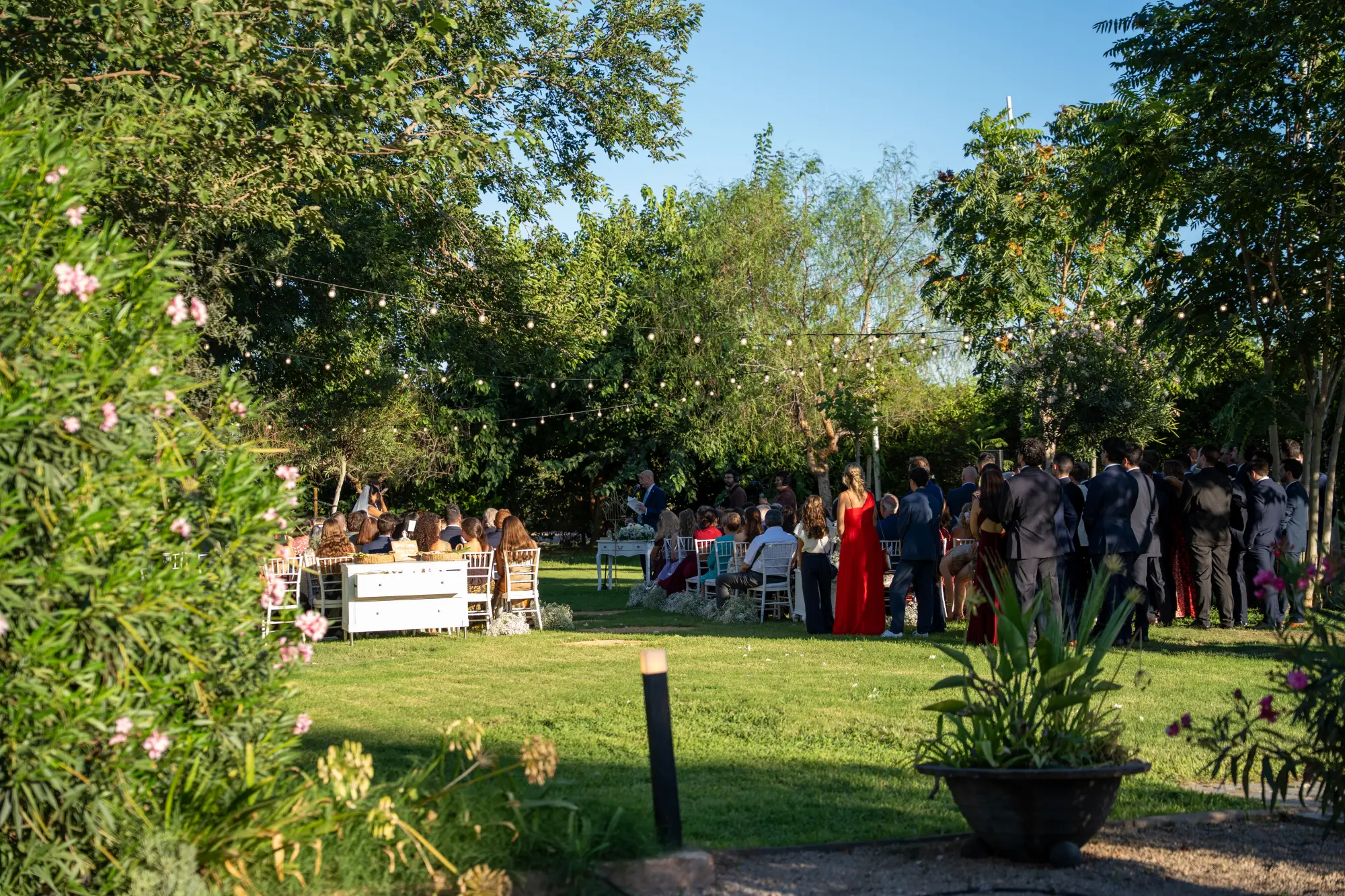 Invitados durante la ceremonia en Masía del Olivar
