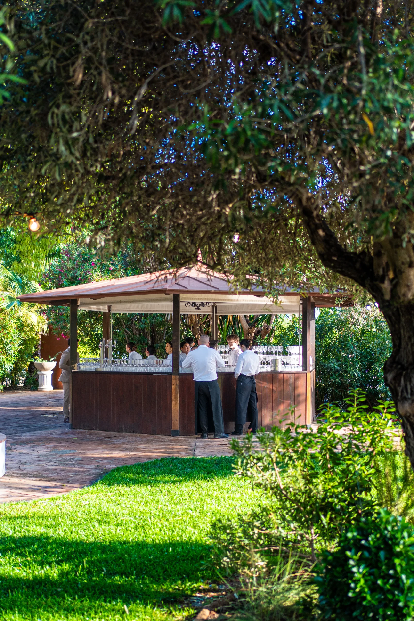 Equipo de Masía del Olivar trabajando en una boda